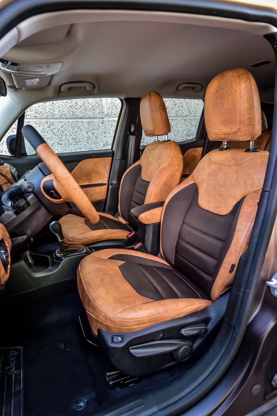 Интерьер Jeep Renegade Uncharted Edition (BU) 2016 года  (фото 5 из 7)